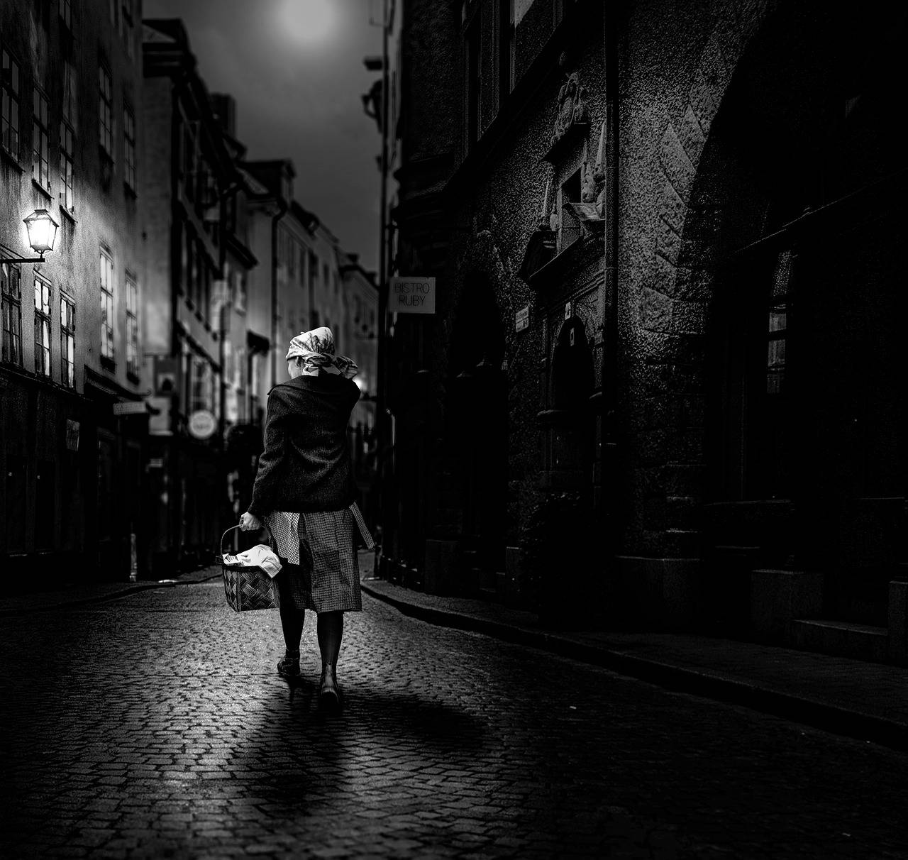 Analyzing the Shift towards Minimalist Fashion Trends